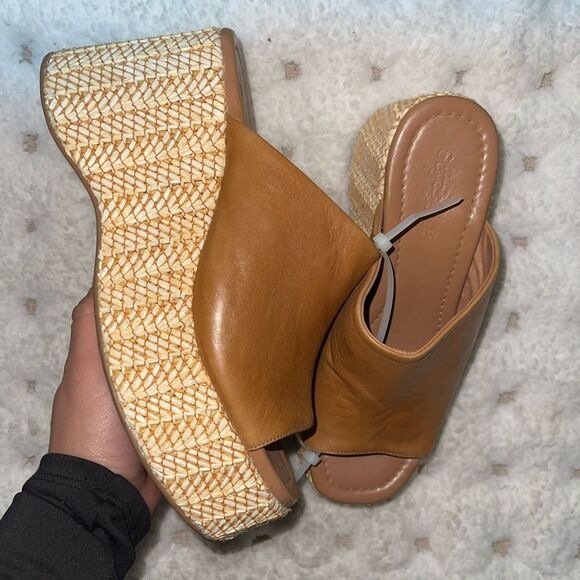 Seychelles | Tulip Platform Sandals - Picture 7 of 10